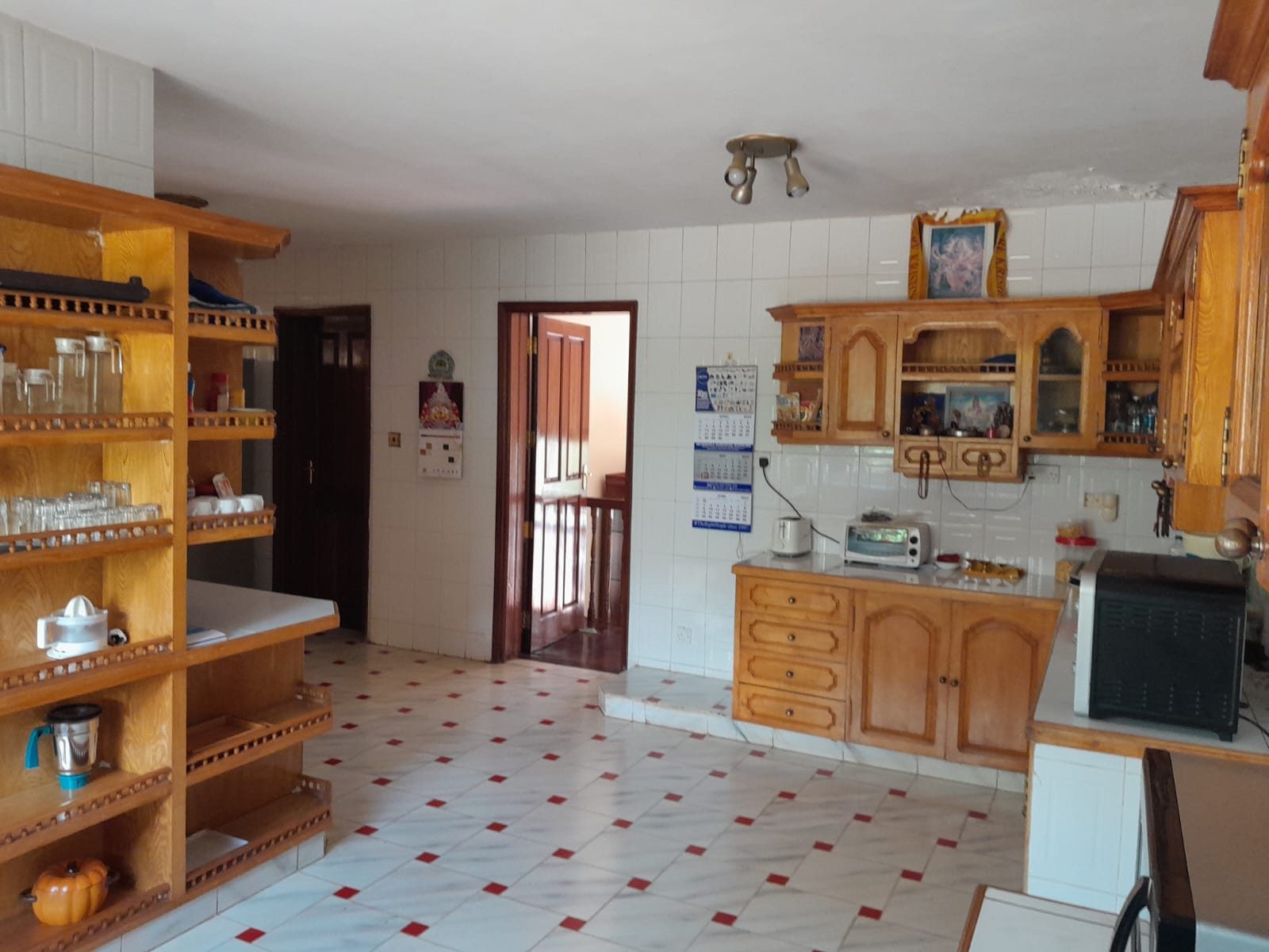 Elegant 5-Bedroom Lakefront Residence on ½ Acre in Nyari