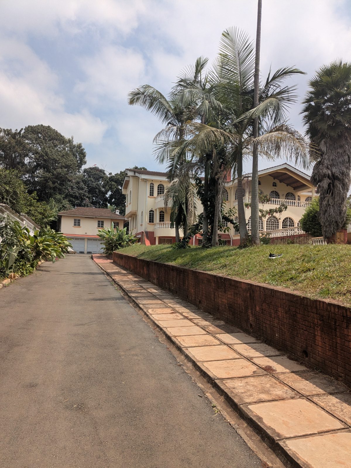 Grand 6-Bedroom Mansion on 1 Acre in Loresho Gated Community – KSh 170 Million