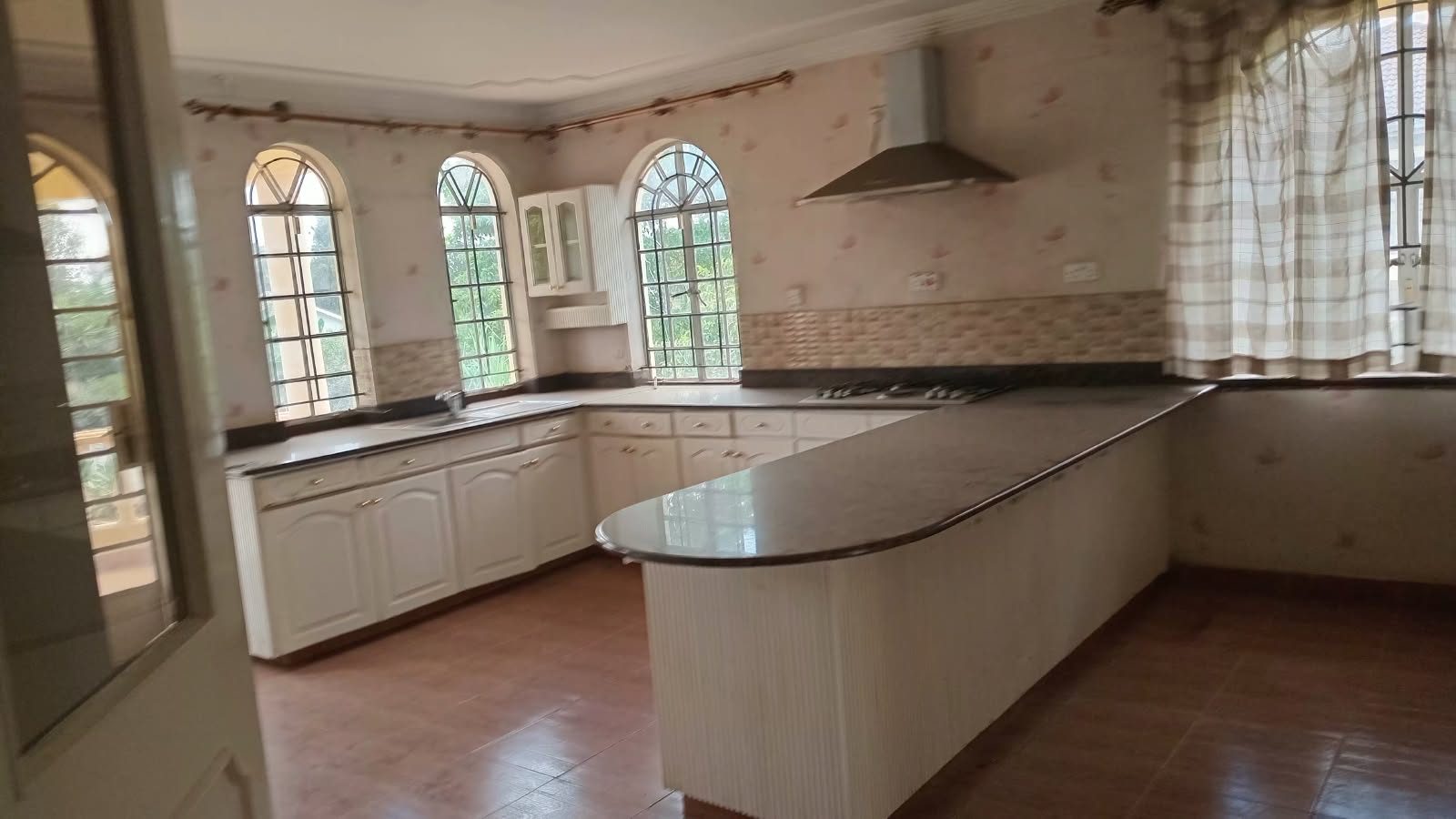 Grand 6-Bedroom Mansion on 1 Acre in Loresho Gated Community – KSh 170 Million