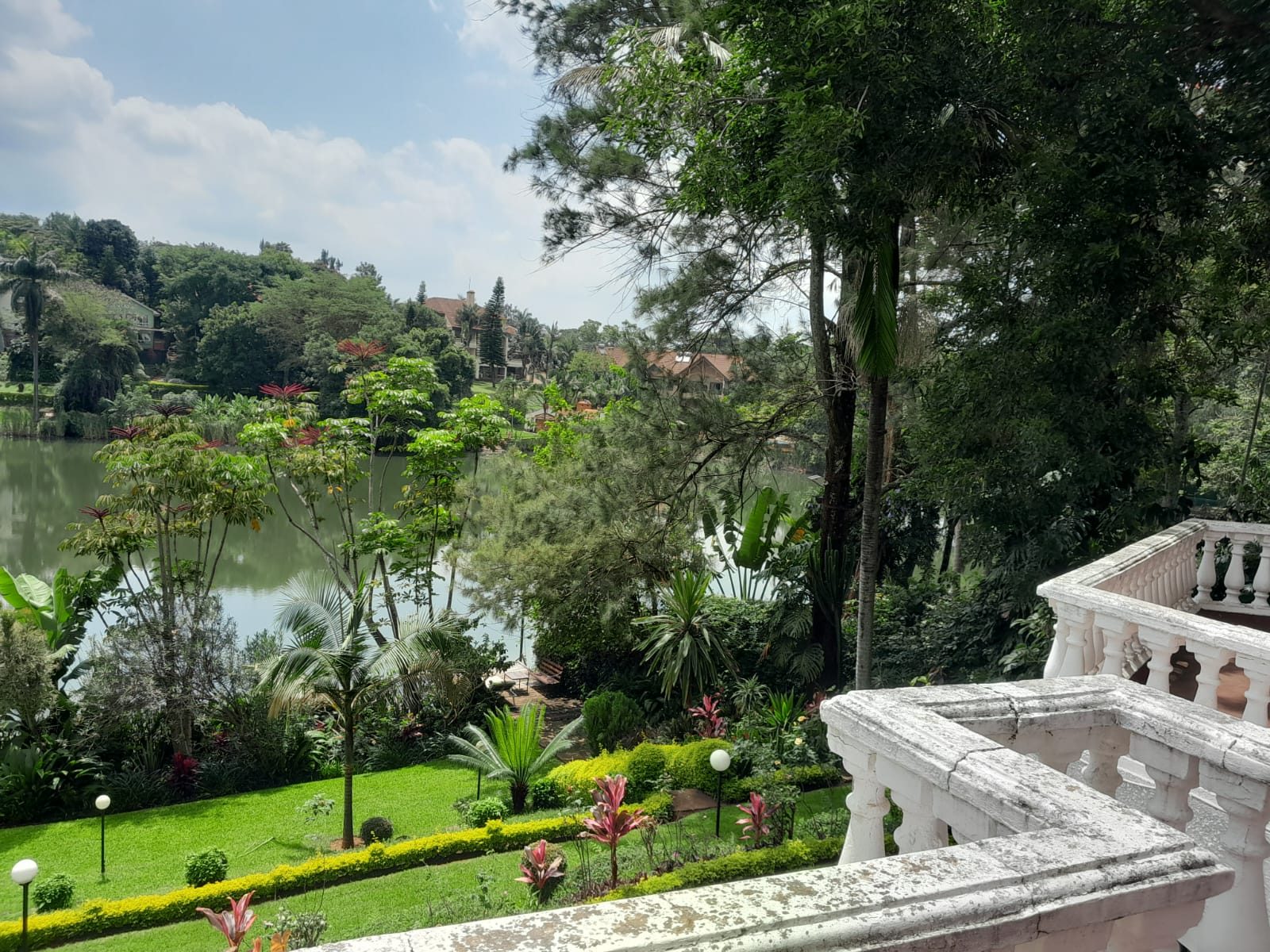 Elegant 5-Bedroom Lakefront Residence on ½ Acre in Nyari