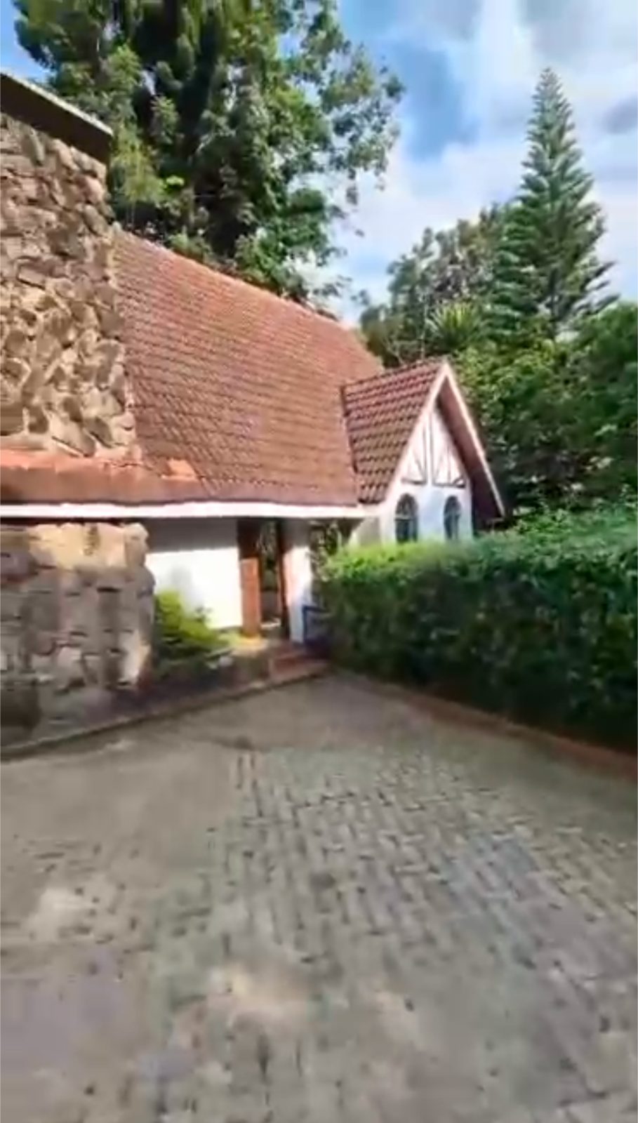 Elegant 1-Acre Spring Valley Mansion with Guest House in Spring Valley