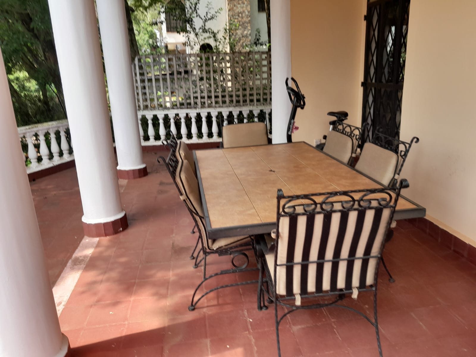 Elegant 5-Bedroom Lakefront Residence on ½ Acre in Nyari