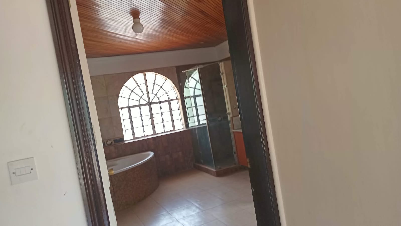 Grand 6-Bedroom Mansion on 1 Acre in Loresho Gated Community – KSh 170 Million